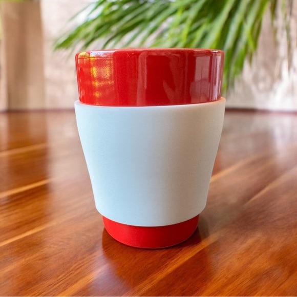 OUR NAME IS MUD Red Lips Face Mug – Ceramic Coffee Cup with Eyelashes Design - Picture 3 of 9